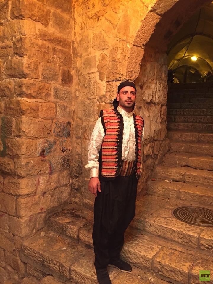 أحد الشباب المعتقلين