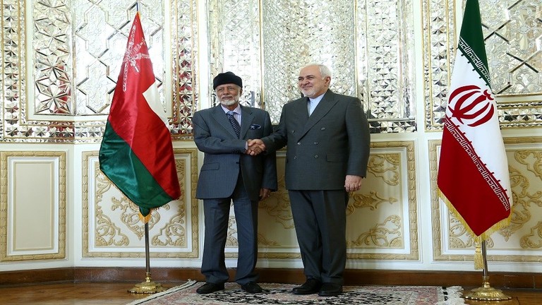 وزيرا خارجية عمان يوسف بن علوي وإيران محمد جواد ظريف
