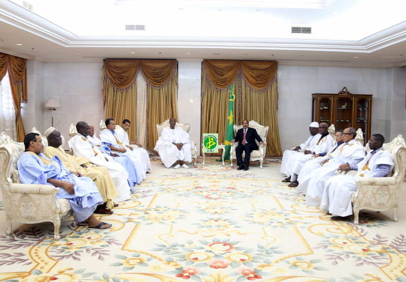 ولد عبد العزيز يستقبل أحزاب المعارضة المشاركة في الحوار -صورة