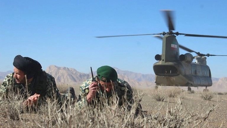 الجيش الإيراني يتوعد الأمريكيين بأسلحة سرية!