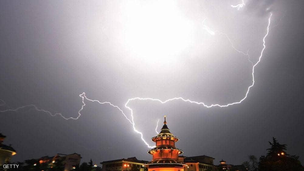 الصين تصدر الإنذار الأحمر في انتظار إعصار مدمر