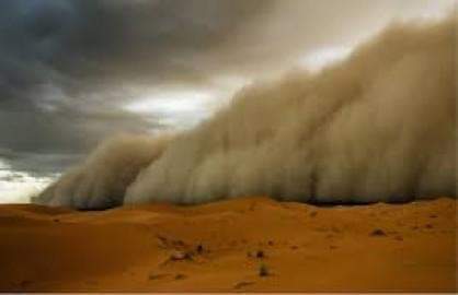 عاصفة مصحوبة بأمطار في لعيون