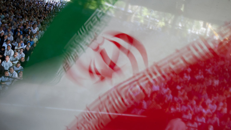 إيران تحذر مواطنيها من السفر إلى الولايات المتحدة وفرنسا