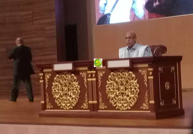 الرئيس بقصر المؤتمرات الجديد
