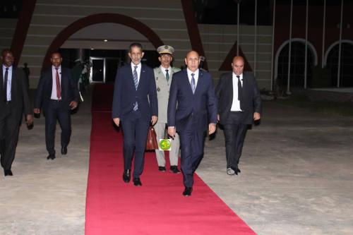 وزيران وعدد من الموظفين بالقصر يرافقون الرئيس إلى روسيا (أسماء)