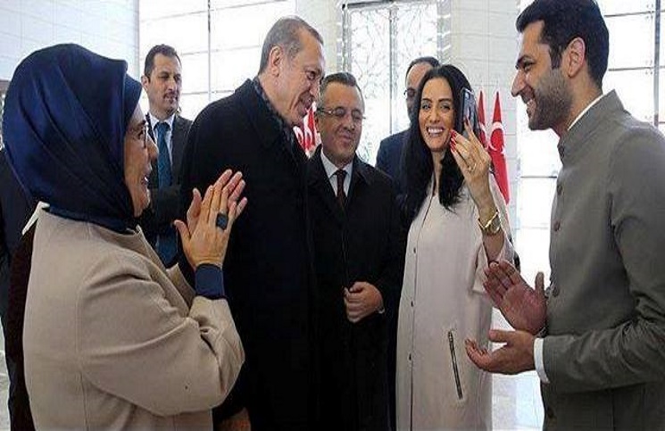 أردوغان يخطب فتاة مغربيّة لفنان تركي عبر “فيس تايم”