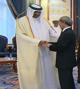 معاوية أثناء استقباله من طرف أمير قطر