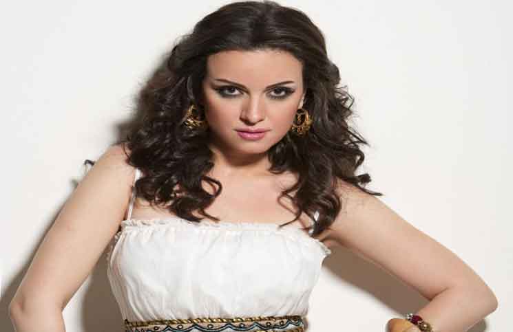 فنانات يرفعن شعار “لا قبلات ولاعري”