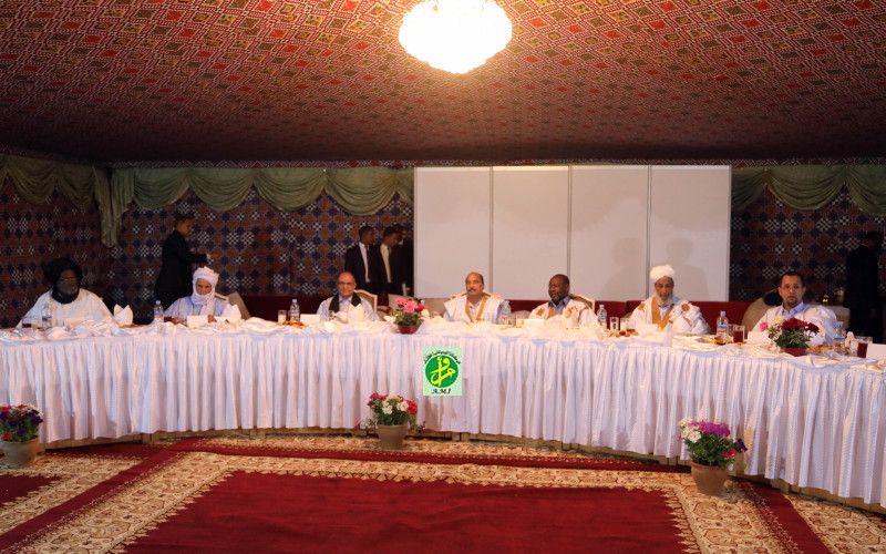 رئيس مجلس الشيوخ يجلس إلى يمين الرئيس في حفل الإفطار