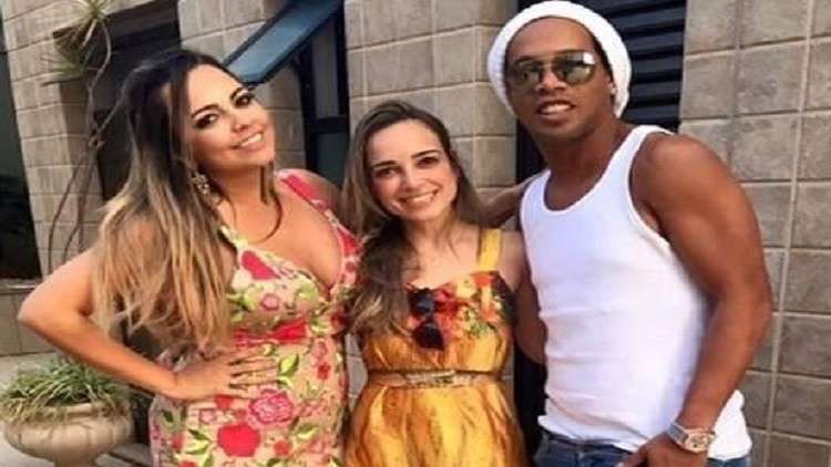 رونالدينيو سيتزوج امرأتين في يوم واحد!