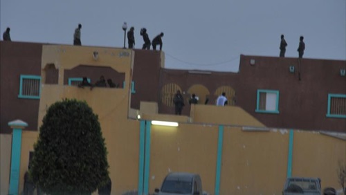 هل استخدمت الملابس العسكرية المسروقة في فرار أخطر سجين؟