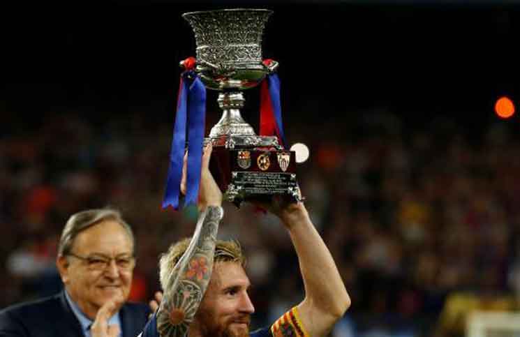 “القائد” ميسي يرفع أول ألقابه مع برشلونة