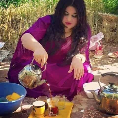  أجمل بائعة شاي في العالم .. سورية في شوارع الخرطوم