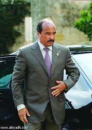 ولد عبد العزيز يخلط أوراق السياسيين الطامحين إلى خلافته!