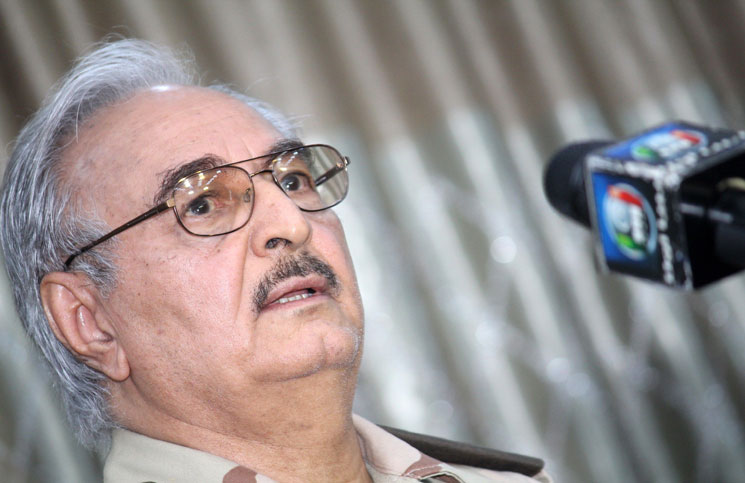 واشنطن بوست: خليفة حفتر رجل الـ”سي آي إي” السابق اصبح مصدر إزعاج لامريكا