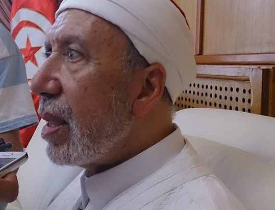 أول عالم دين عربي شهير يساند منع “البوركيني” على الشواطئ