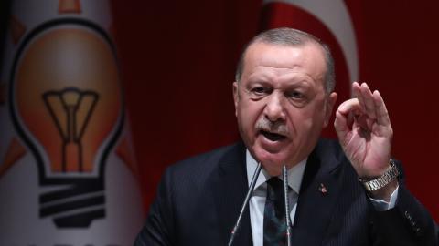 أمير سعودي يتهكم على أردوغان بلسان جرير