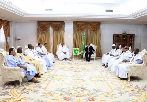 ولد عبد العزيز يستقبل أحزاب المعارضة المشاركة في الحوار -صورة