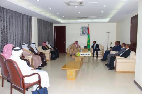  وزير التجارة والاستثمار السعودي خلال لقاء الوزير الأول به