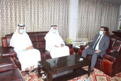 وزير الشؤون الإسلامية أثناء لقائه بالسفير الإماراتي
