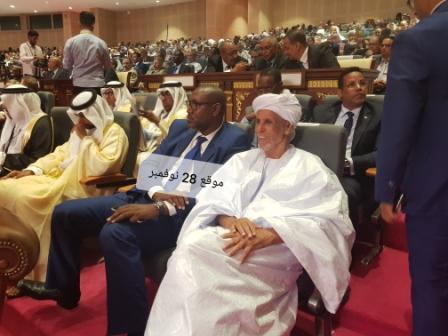 زعيم المعارضة إلى جانب الرئيس السابق محمد خونه هيداله