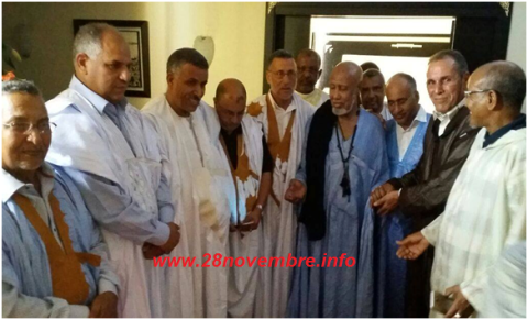 أعيان ومنتخبيون صحراويون  من بينهم رجل الأعمال حسن الدرهم والبرلماني محمد ولد جماني في زيارة شيخ الطريقة التيجانية الحموية الشيخ محمدو بالرباط  21أغسطس  2016