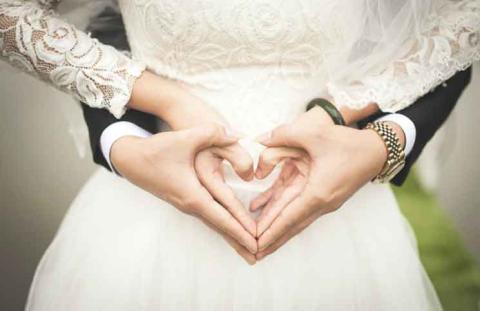 اردني يتحدّى زوجته ويتزوّج بثلاث سوريات دفعة واحدة