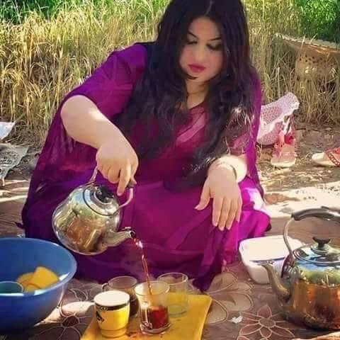  أجمل بائعة شاي في العالم .. سورية في شوارع الخرطوم