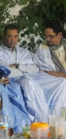 صورة الوزير مع رئيس هيئة الرحمة - صفحات الفيس بوك