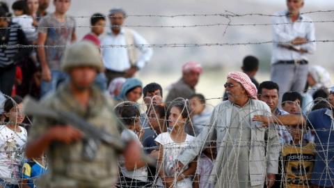 تركيا تبني جدارا عازلا على حدودها مع سوريا