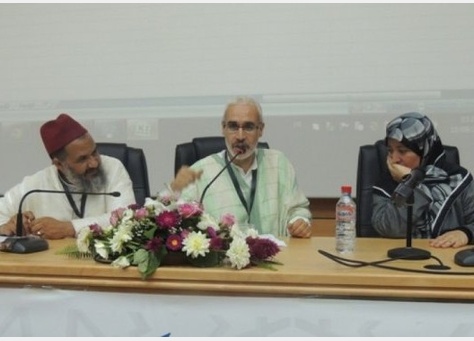 الشيخان السيدة على اليمين، والسيد على اليسار